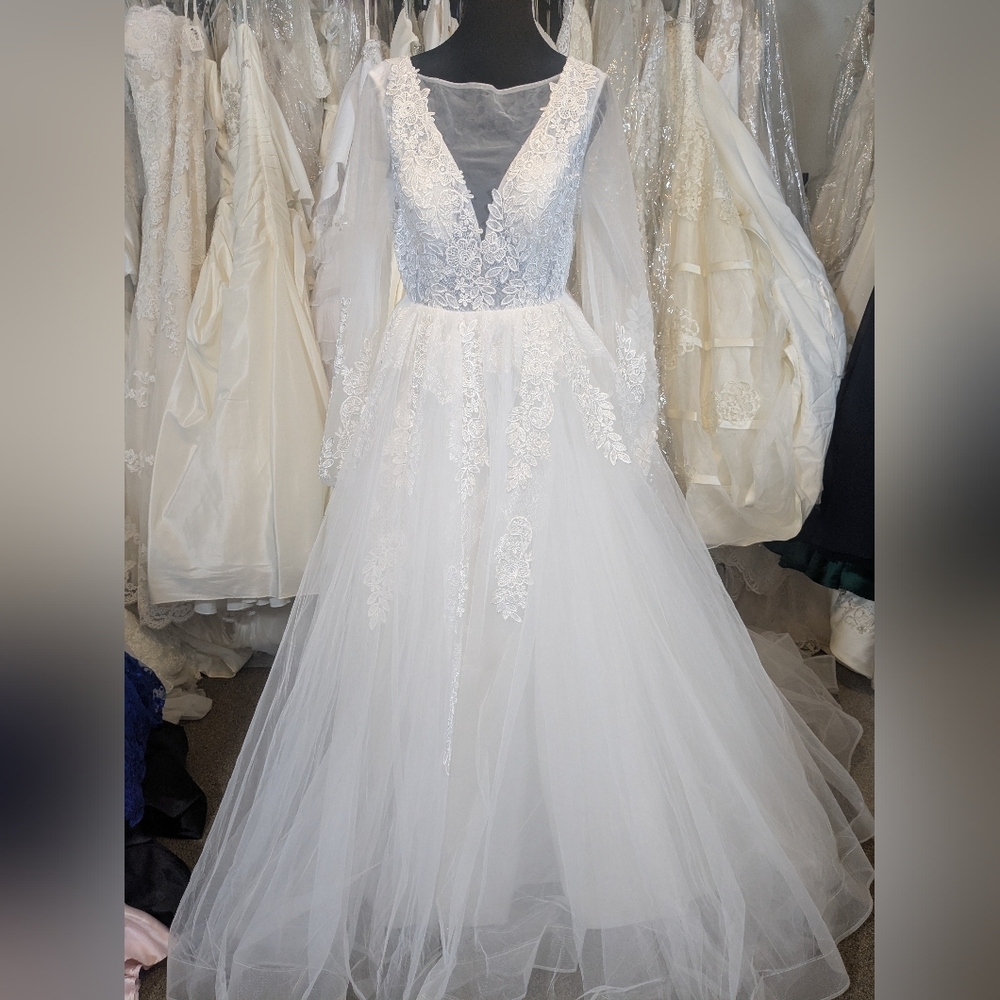 NWT Exquisite Lace Bridal Gown in White size 8